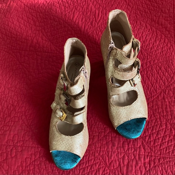 UNITY IN DIVERSITY- GENUINE LEATHER OPEN TOE BUTTERCUP BLUE/GOLD SANDALS size 40 - Picture 2 of 11